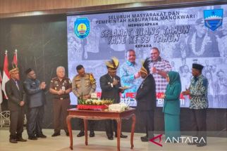 Bupati Manokwari Beberkan Upaya Pengentasan Kemiskinan, Simak - JPNN.com Papua