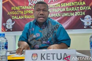 KPU Papua Barat Daya Distribusikan Logistik Pemilu ke Tambrauw Pakai Pesawat - JPNN.com Papua