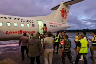 Danlanud Timika Cek Kondisi Pesawat Wings Air yang Ditembak KKB - JPNN.com Papua