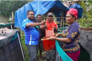 Gandeng TEKAD, Warga Desa Mosun Berdaya dengan Perikanan Ikan Tawar - JPNN.com Papua