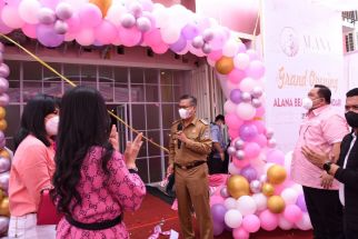 Wali Kota Kendari Sulkarnain Puji Keberanian Pemilik Klinik Kecantikan Alana Beauty Bar  - JPNN.com Sultra