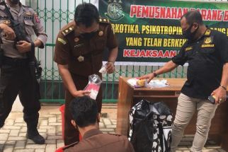 Kejari Kendari Musnahkan Narkotika Seberat 1,2 Kilogram - JPNN.com Sultra