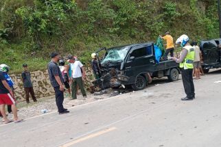 Mobil Pick Up Vs Truk Tangki di Konawe, 3 Orang Dilarikan ke RS - JPNN.com Sultra
