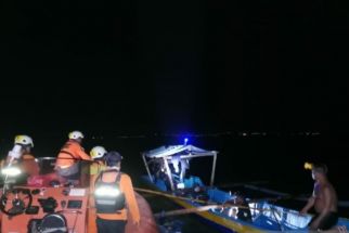 Basarnas Kendari Selamatkan 6 Nelayan Alami Kapal Bocor - JPNN.com Sultra