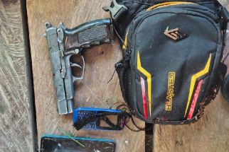 Tembak Mati Anggota KKB Papua, Polisi Sita Senpi Jenis FN 46 - JPNN.com Sultra