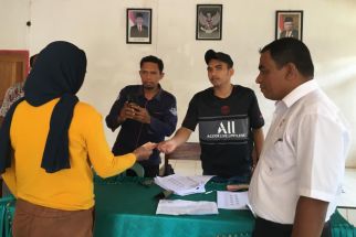 Bersama Kantor Pos Muna, Lurah Wali Salurkan Bantuan kepada 439 KPM - JPNN.com Sultra