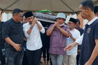 Bupati Konawe Kery Sedih, Lihat Cucunya yang Lahir Sudah Berstatus Yatim - JPNN.com Sultra