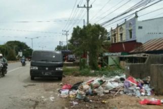 Jempol Untuk DLHK Kendari, Petugas Kebersihan Selalu Sigap Tangani Sampah - JPNN.com Sultra