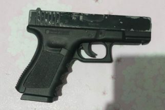 Keluarkan Pistol Paksa Teman Wanita Main Mobil Goyang di Perkantoran Wali Kota Kendari - JPNN.com Sultra