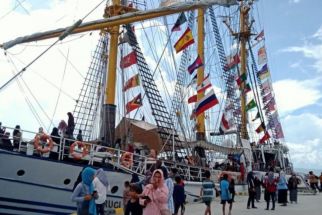 Dewaruci Tinggalkan Pelabuhan Murhum Baubau Menuju Ternate - JPNN.com Sultra