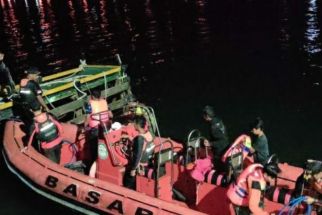 Dihantam Gelombang di Perairan Kolaka, Tiga Nelayan Berhasil Diselamatkan - JPNN.com Sultra