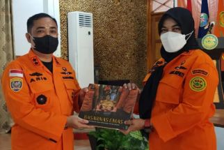 Basarnas Kendari Melatih Tata Cara Pertolongan di Atas Permukaan Air - JPNN.com Sultra