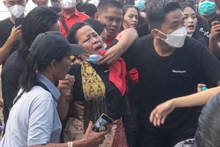 Makam Brigadir J Dibongkar, Ibu Rosti Histeris Sebut Nama Putri Candrawathi Istri Irjen Ferdy Sambo  - JPNN.com Sultra