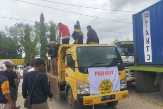 Kesusahan Dapat Solar Bersubsidi, Sopir Truk Demonstrasi  - JPNN.com Sultra