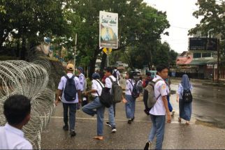 Sopir Angkot Ikut Demo Tolak Kenaikan Harga BBM, Anak Sekolah Terlantar - JPNN.com Sultra