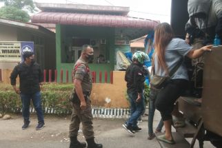 Ada Pijat Plus-plus Berkedok Warung Kopi di Padang, Tiga Perempuan Diamankan Satpol PP - JPNN.com Sumbar