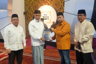 Mushaf Al-Qur'an Maqashid Syariah Satu-satunya di Indonesia yang Mengajarkan tentang Berbisnis - JPNN.com Sumbar