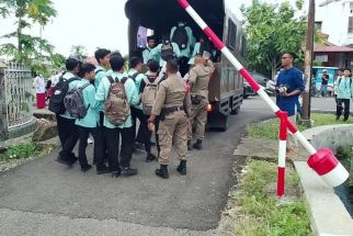 Satpol PP Padang Menurunkan Ratusan Personel untuk Mencegah Tawuran Antarpelajar - JPNN.com Sumbar