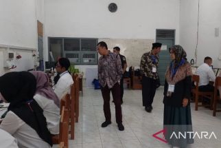 Bawaslu Sumbar Tinjau Tes Tertulis untuk 113 Calon Panswascam Bukittinggi - JPNN.com Sumbar