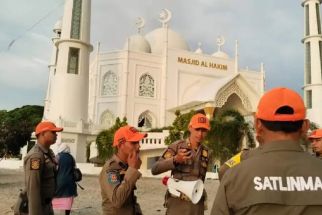 Satpol PP Padang Turun Tangan Berantas Pungutan Liar di Kawasan Masjid Al-Hakim - JPNN.com Sumbar