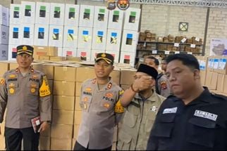Kapolres Padang Pariaman Periksa Gudang Logistik KPU: Antisipasi Kesiapan dan Kelancaran Pemilu 2024 - JPNN.com Sumbar