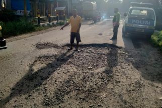 Tiga Pelajar di Binjai yang Berboncengan Naik Motor Mengalami Kecelakaan, 1 Tewas Terlindas Truk - JPNN.com Sumut