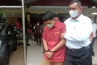 Penampakan Anak Sulung Bupati Langkat Berbaju Tahanan, Lihat Saat Digiring oleh Polisi - JPNN.com Sumut