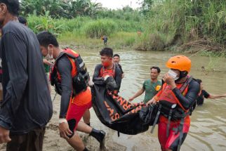 Balita di Nias yang Hanyut Saat Menyeberang di Sungai Ditemukan, Neneknya Masih Hilang - JPNN.com Sumut