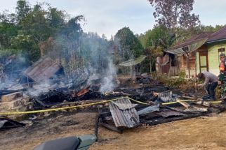 Nestapa Edianto dan Keluarga, Rumah Seketika Berubah Jadi Arang - JPNN.com Sumut