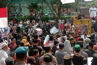 Demo Bela UAS, Ratusan Massa Aksi di Medan Kepung Konjen Singapura - JPNN.com Sumut