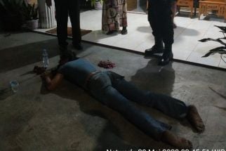 Pria Ini Ditemukan Tergeletak Penuh Luka di Depan Rumah Warga, Polisi Langsung Bergerak - JPNN.com Sumut