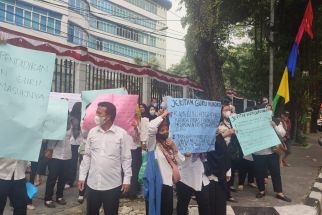 Puluhan Guru Honorer Ini Sudah Tidak Tahan Lagi, Mereka Ramai-ramai Datangi DPRD Medan - JPNN.com Sumut