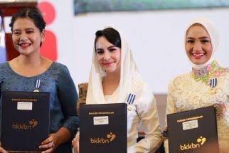 Putri Jokowi Hingga Artis Arumi Bachsin Sabet Penghargaan dari BKKBN, Lihat Senyum Mereka - JPNN.com Sumut