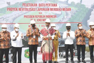 Edy Rahmayadi, Bobby dan Menteri Dampingi Jokowi saat Peletakan Batu Pertama Lapangan Merdeka Medan - JPNN.com Sumut
