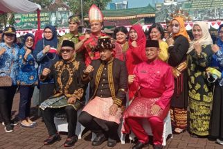 Bobby Nasution Pakai Baju Nikahnya dengan Kahiyang Ayu saat Upacara Kemerdekaan RI, Lihat Tuh - JPNN.com Sumut