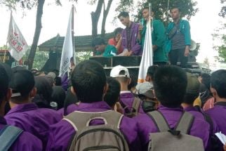 Demo Tolak BBM di Medan, Mahasiswa Sandera Anggota Dewan dari Fraksi Nasdem dan PKS - JPNN.com Sumut