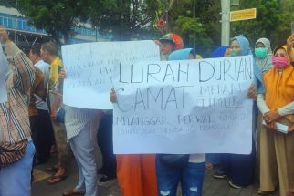 Puluhan Emak-emak Geruduk Kantor Bobby Nasution, Mengaku Gerah dengan Ulah Anak Buahnya - JPNN.com Sumut