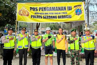 Brigjen Rony Samtana Gunakan Sepeda Tinjau Pos Pengamanan Mudik di Polres Serdang Bedagai - JPNN.com Sumut