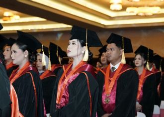 Gelar Wisuda ke-XIV, Universitas Bakrie Lahirkan 882 Generasi Unggul yang Siap Membangun Negeri