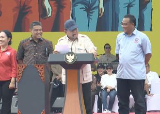 Prabowo Cemburu sama Teddy Indra Wijaya, Mbak Puan Tertawa