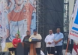 Tingkah Presiden Prabowo saat Pidato Hari Buruh, Seruput Kopi hingga Sindir Koruptor