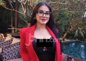 Gita Youbi Sebut Banyak Pria Cepat Capek dan Loyo di Ranjang