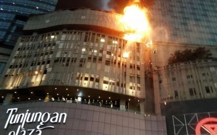 Tunjungan Plaza Terbakar, Wali Kota Eri Cahyadi Ungkap Kepekatan Asap - JPNN.com NTB