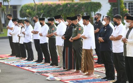 Presiden Jokowi Saat Salat Id: Dikhotbahi ‘Solidaritas Sosial di Masa Pandemi’  - JPNN.com NTB