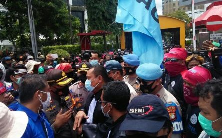 Gelar Demo pada Masa Ramadan, Buruh di Jatim Suarakan Pembayaran THR - JPNN.com Jatim