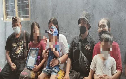 Korban Barbar Debt Collector Dikebumikan, Begini Suasana Pemakaman - JPNN.com Bali