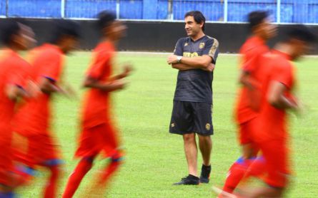 Bhayangkara Gusur Arema di Puncak Klasemen Liga 1, Respons Singo Edan Tak Terduga - JPNN.com Bali