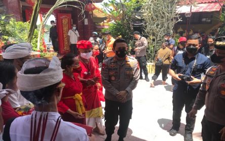 314 Polisi Denpasar Amankan 16 Wihara, Tangkal Klaster Baru Omicron - JPNN.com Bali