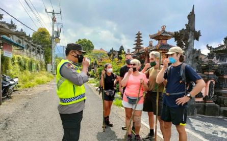 Menteri Sandi Ingatkan Turis Asing di Bali Tidak Bikin Masalah - JPNN.com Bali