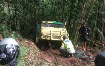 Truk Beras Terperosok ke Hutan Bambu di Bangli Gara-gara Google Maps, Sungguh Nahas - JPNN.com Bali